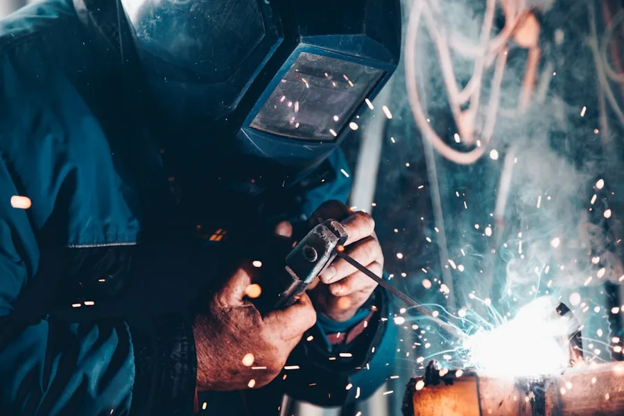 Diagnostic gauges and precision tools for comprehensive aircondition service